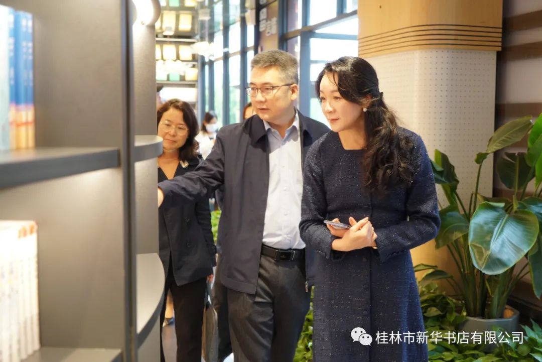 桂林市委常委、宣传部部长杨雁雁一行到桂林市新华书店有限公司调研