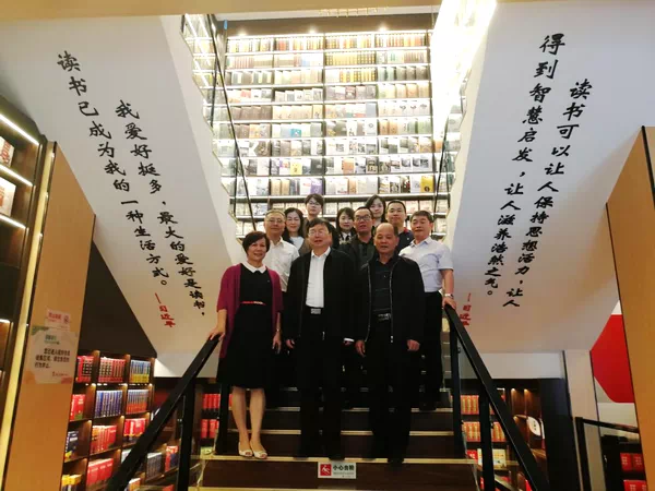 广西出版传媒集团有限公司、广西新华书店集团股份有限公司领导到河池市宜州区新华书店有限公司调研指导工作