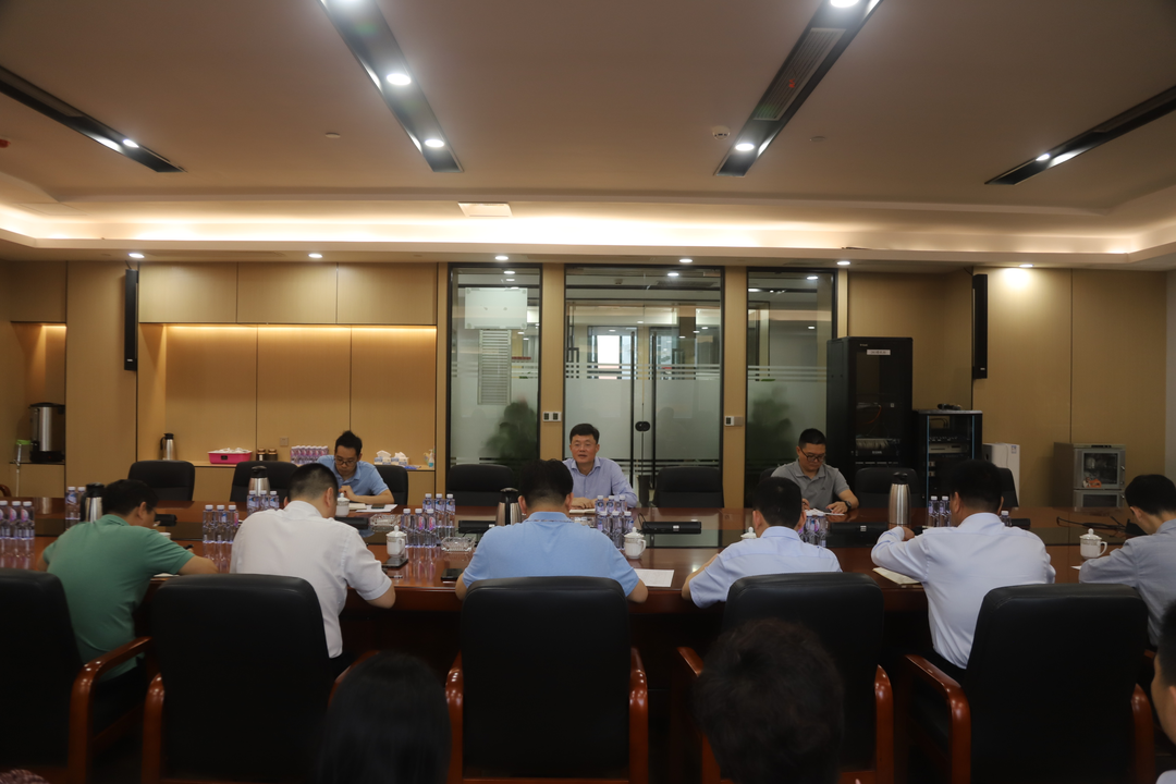 广西出版传媒集团有限公司党委书记、董事长覃超一行到广西新华书店集团股份有限公司调研座谈