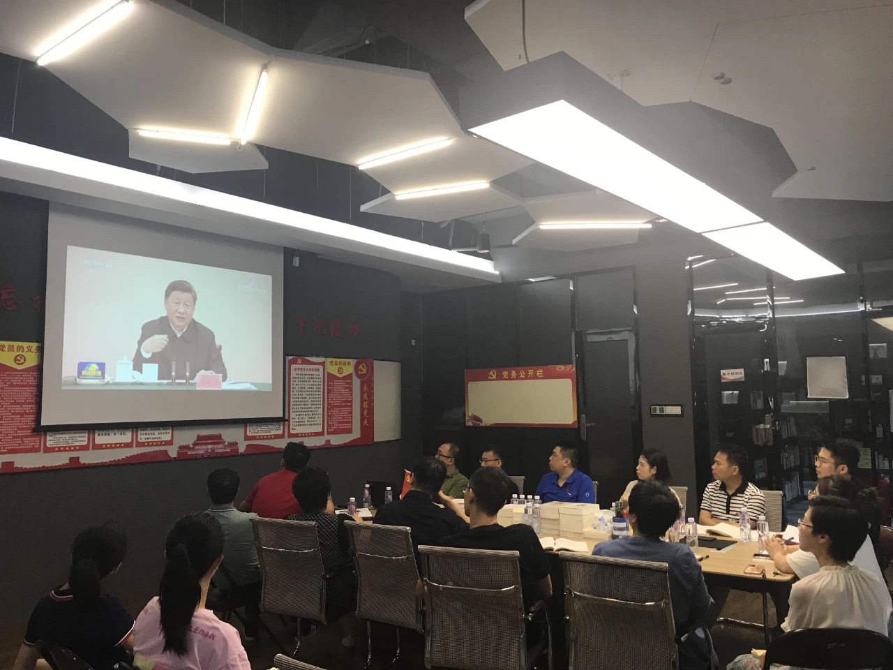 广西新华书店集团股份有限公司各直属党支部传达学习习近平总书记视察广西时的重要讲话和重要指示精神