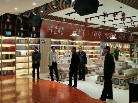 广西新华书店集团股份有限公司党委委员、副总经理蒋宇锋到德保县新华书店有限公司调研