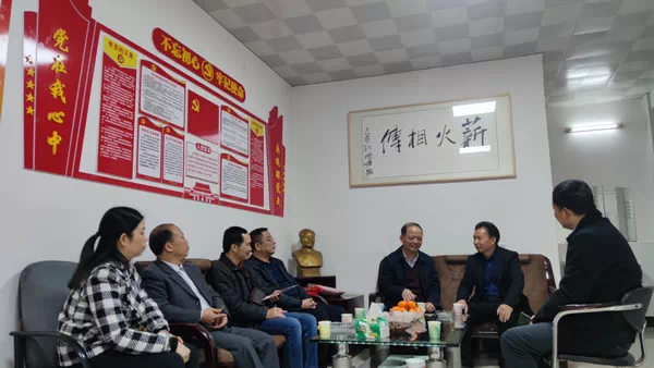 北流市新华书店有限公司领导班子到都安等地学习门市转型升级改造经验