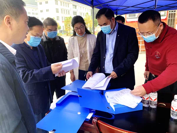 百色市委宣传部领导一行到那坡县开展调研工作