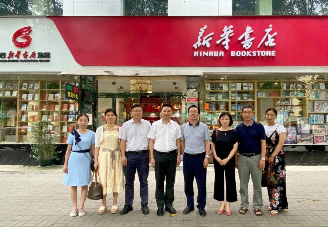 广西科学技术出版社社长卢培钊一行赴崇左市新华书店有限公司开展业务交流
