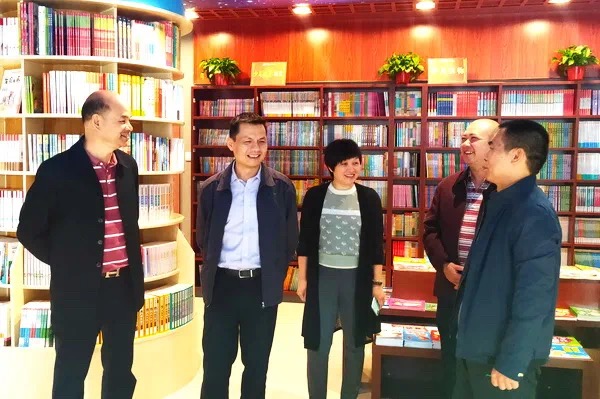 广西新华书店集团领导一行到贺州市新华书店有限公司开展调研活动