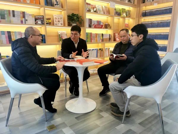 天等县委常委、宣传部部长郭强到天等县新华书店指导纪念建党100周年重点图书发行工作