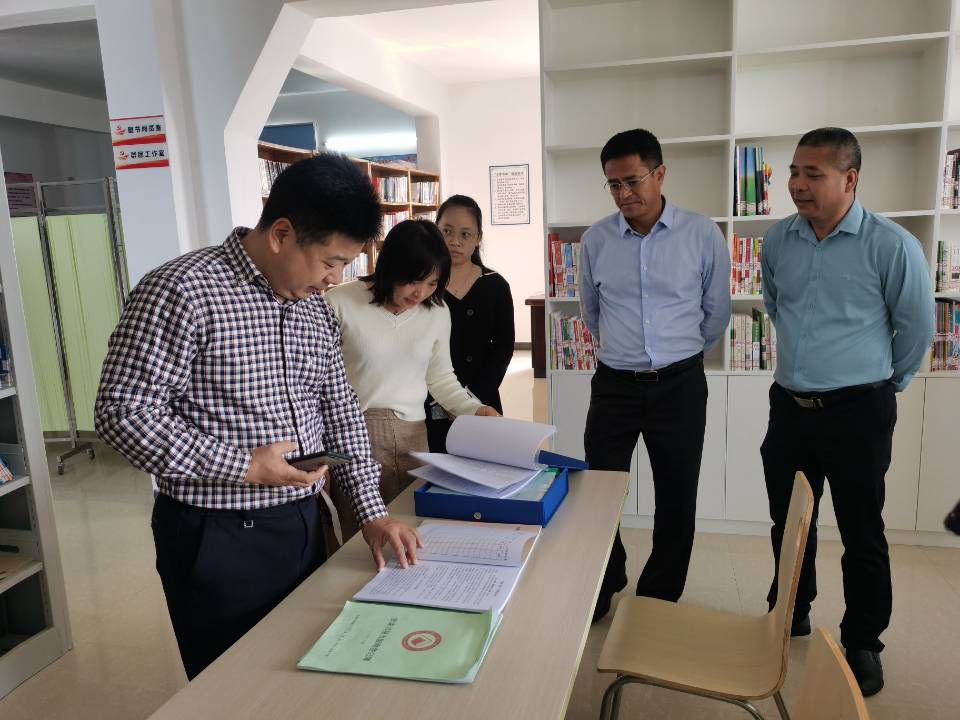 自治区党委宣传部印刷发行处领导到北海验收农家书屋补充更新出版物工作