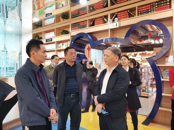 北流市、博白县新华书店有限公司到容县新华书店有限公司进行交流学习