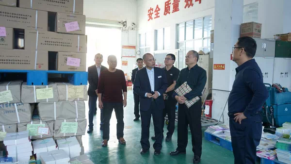 广西出版传媒集团领导莅临浦北县、灵山县新华书店有限公司调研指导工作