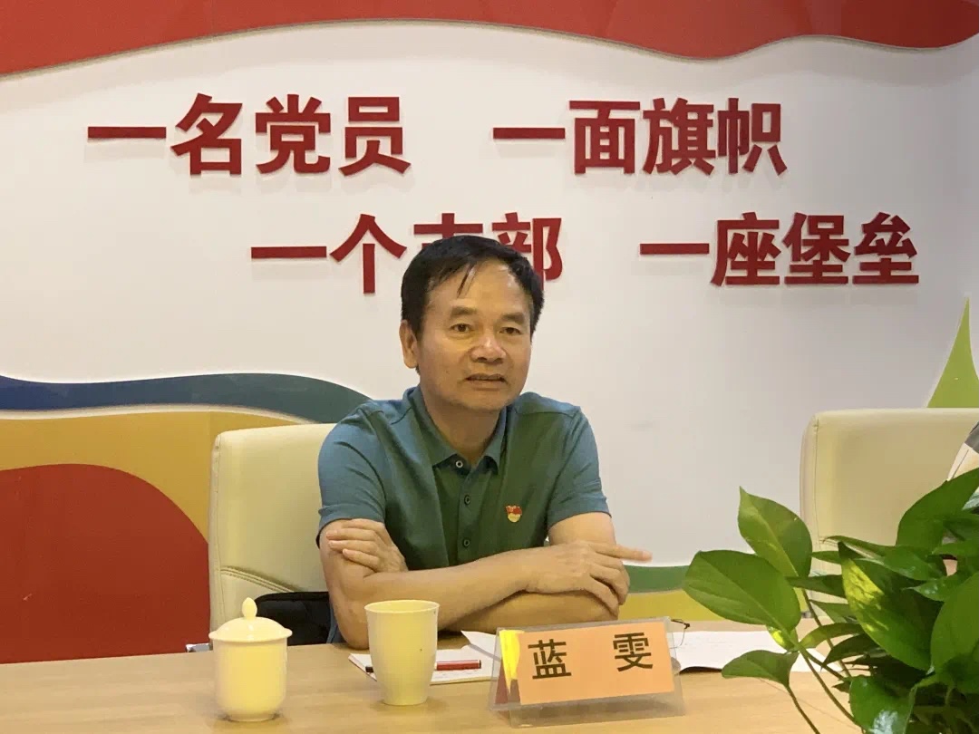 广西出版传媒集团有限公司党委副书记、董事、工会主席蓝雯一行到防城港市新华书店有限公司开展党建督导