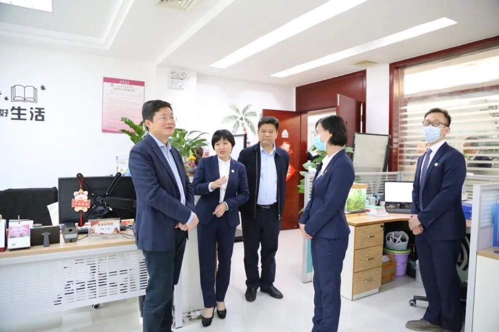 广西出版传媒集团领导看望慰问广西新华书店集团干部职工